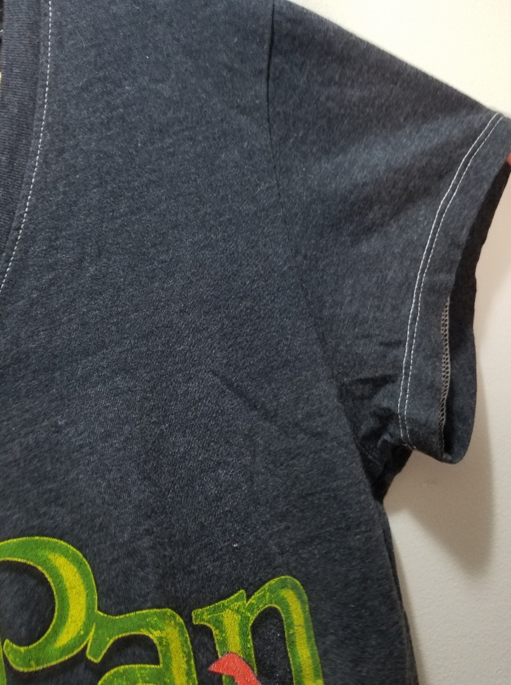 Disney Black Women's XL Short Sleeve Tee V-Neck Peter Pan Neverland Wendy - Picture 4 of 5